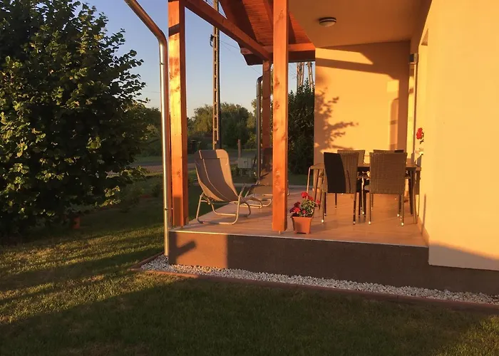 Konrad בית נופש Balatonmáriafürdő