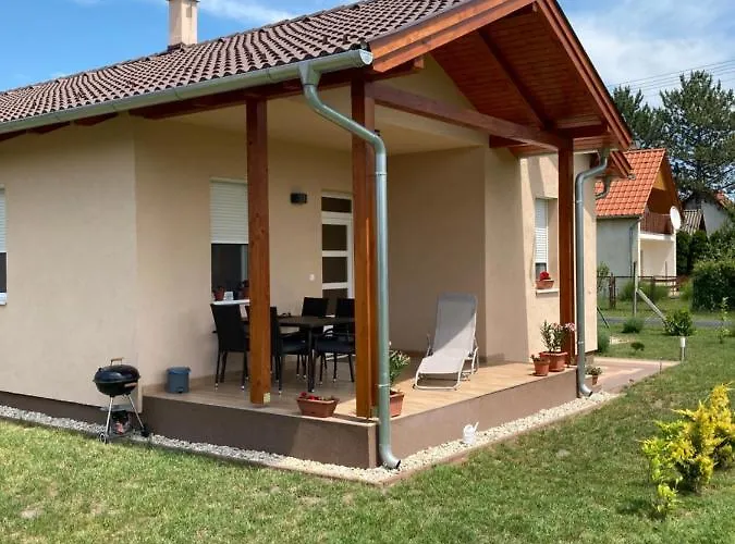 Konrad בית נופש Balatonmáriafürdő