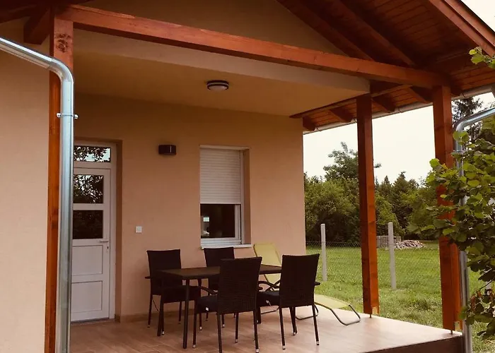 Konrad בית נופש Balatonmáriafürdő